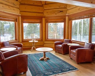 Jollymore | Starry Nights - Smithers - Lounge