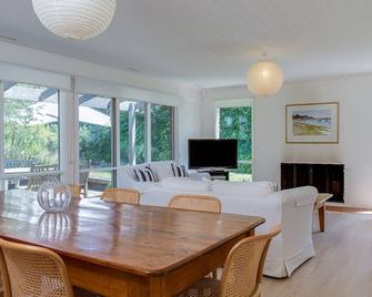 Cypress Lodge Portsea Walk to Bay Beach - Portsea - Dining room