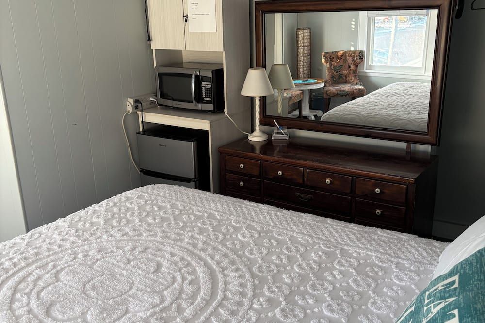 Oceanside St. Rita Hotel Room - Beach Haven - Спальня