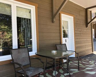 Bed and Breakfast Du Repos - Saint-Quentin - Patio