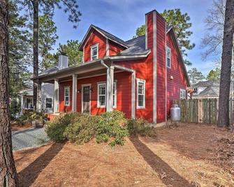 Cozy Southern Pines Retreat 1 Mi to Downtown! - Southern Pines - Building