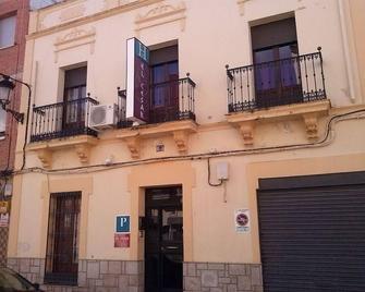 Pensión El Cesar - Cáceres