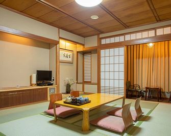 Kaneyoshi Ryokan - Osaka - Dining room