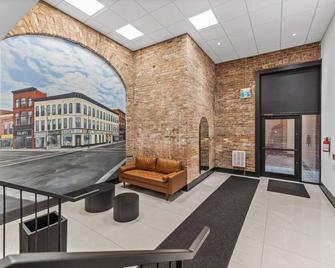 2 Queen Beds in Downtown - Chic Boutique Loft - Пітерборо