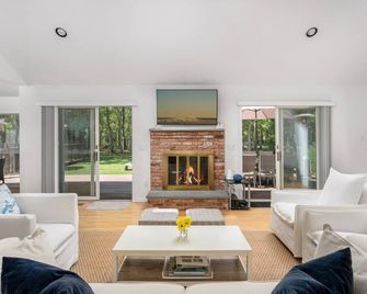 Hamptons Retreat w/ Pool & Tennis - 90min from NYC - Quogue - Sala de estar