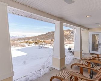 Lone Eagle Haven home - Mesa - Balcony