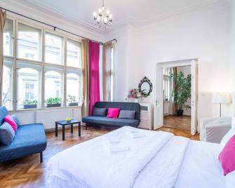 Royal Road Residence - Prague - Bedroom