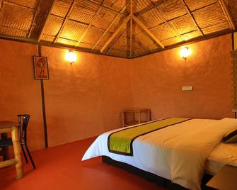 Koomankolly Heritage Resort - Thirunelly - Bedroom