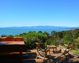 Ao Marama Retreat - كولينغود - شرفة