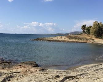 Beachfront Villa with Panoramic Water Views! With AC and WiFi - Neapoli Vion - Spiaggia