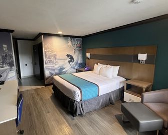 OC Hotel a Howard Johnson by Wyndham - קוסטה מסה - חדר שינה