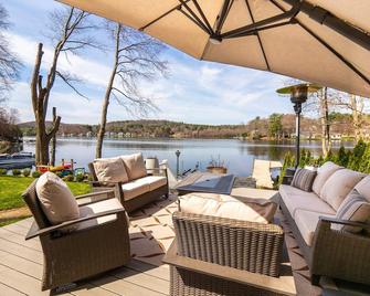Lakeside Haven: Tranquil Waters - Holland - Patio