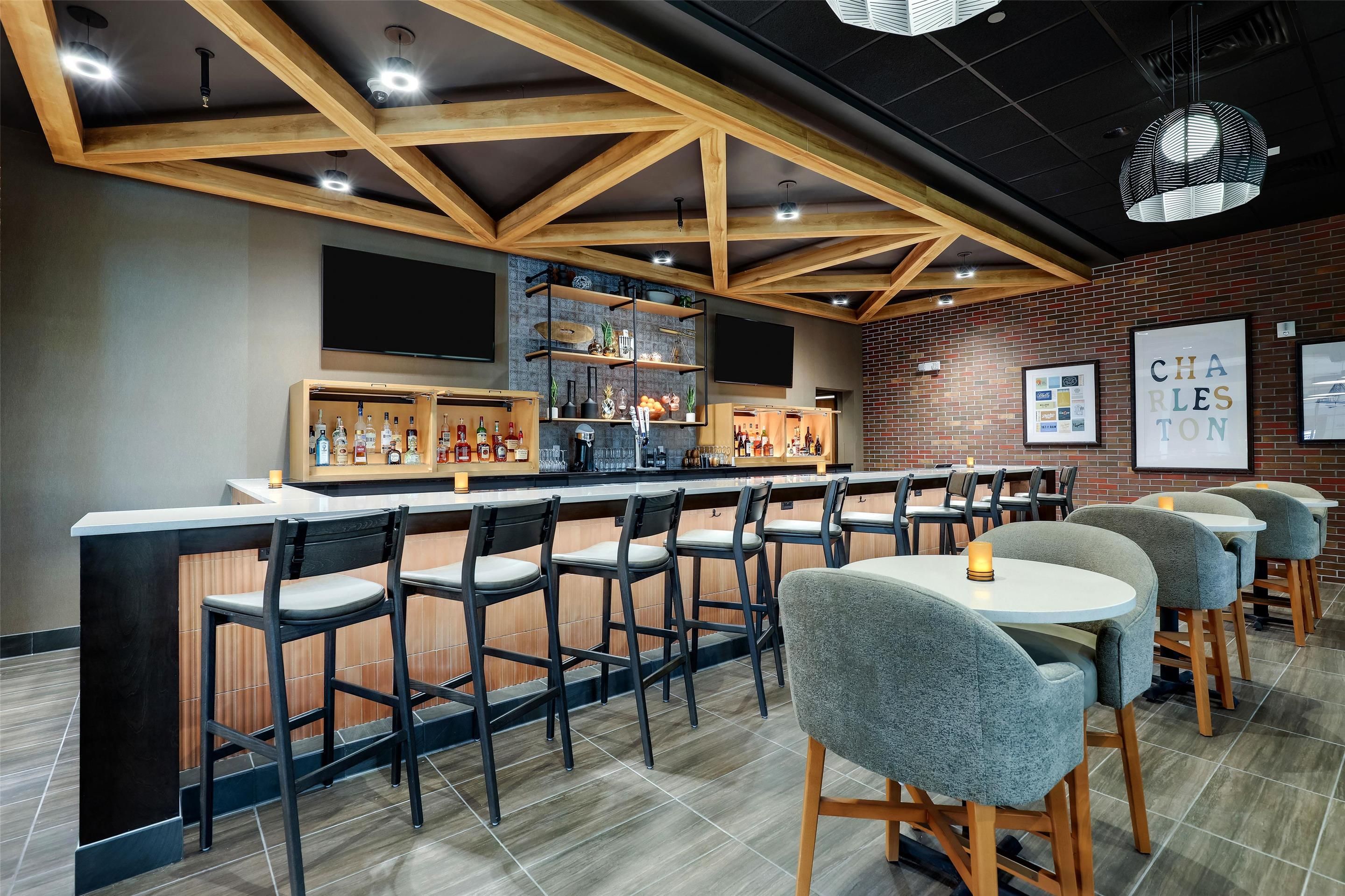 Drury Plaza Hotel North Charleston - נורת' צ'רלסטון - בר