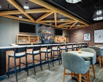 Drury Plaza Hotel North Charleston - נורת' צ'רלסטון - בר