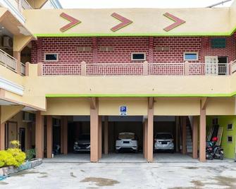 RedDoorz Syariah Near Jalan A Yani Km 8 Citraland - Banjarmasin - Budynek