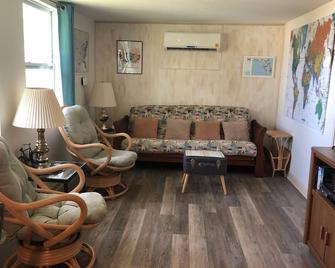 Cozy Lakeside Cottage - Lake Mary - Living room