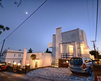 Peskesi Ikaria - Agios Kirykos - Building