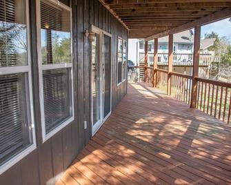 Large Lakefront Home On Beaver Lake - Sleeps 15 - Garfield - Balcón