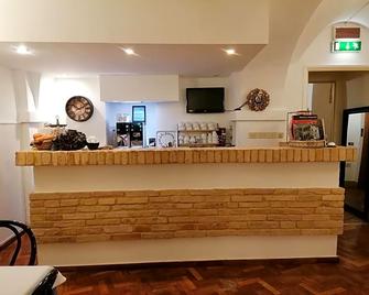 Hotel Lauri - Macerata - Rezeption