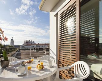 ليه جين دي مير لا روشيل - لاروشيل - شرفة