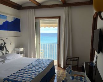 Taverna Del Capitano - מסה לוברנסה - חדר שינה