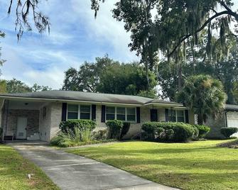 Available Now! Early Street Executive Rental- hospitals,HAAF,10 min to downtown - Savannah - Edificio