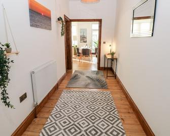 36a Mary Street - Porthcawl - Coridor