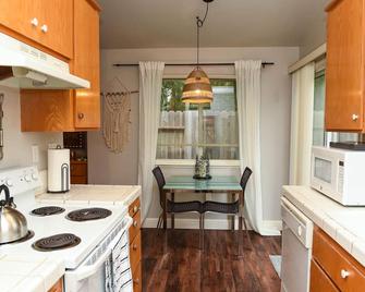 Guesthouse in the heart of Historic Folsom - Folsom - Küche
