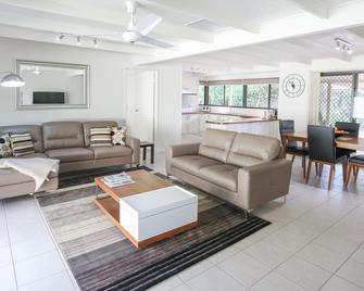 Yerom Retreat (Kings Billabong) - Mildura - Living room