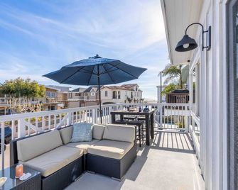Ocean Breeze II by Avantstay Steps to the Beach! - Biển Newport - Ban công