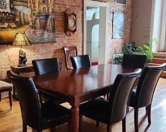 Loft Apartment, Down town core of Gananque - Gananoque - Jídelna