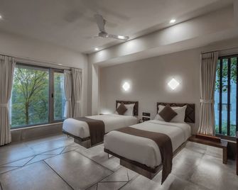 De Glance Hotel - 蘇拉特
