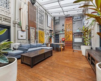 London Plane Backpackers - Sydney - Lobby