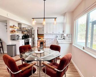 Spacious home w/hot tub & sauna. Walking distance to Old Town Orcutt - Santa Maria - Dining room