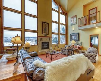 Dog-friendly home with mountain views, pool & private hot tub - Gypsum