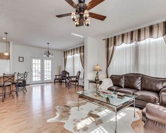Yellowstone Mountain View - Gardiner - Living room