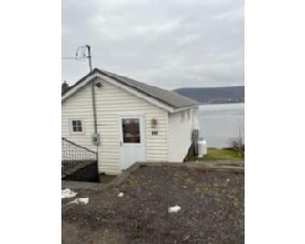 Quaint lakefront camp a short distance from Cooperstown. - Richfield Springs - Building