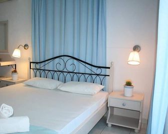 Agnanti Hotel - אדאמאס