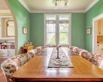 Charming Farmhouse on 11 acres - Crockett - Dining room