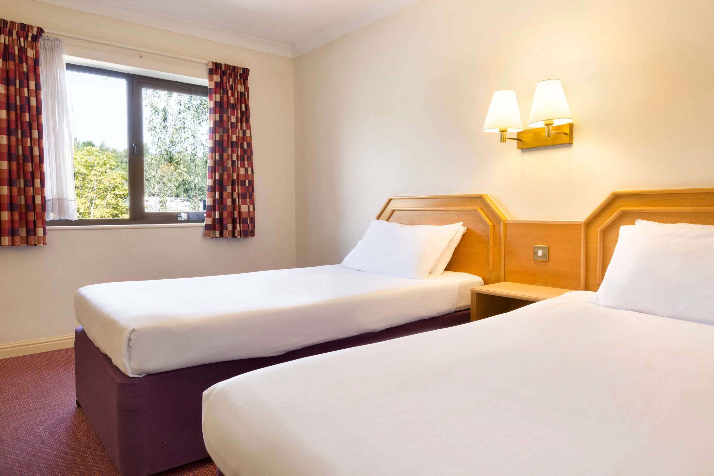 Days Inn by Wyndham Southampton Rownhams thumbnail 3