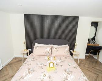 Portsoy Residence - Sja Stays - Luxury 3 Bed Cottage - Portsoy - Bedroom