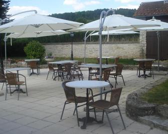 Chambres D'hotes La Chaumiere - Voutenay-sur-Cure - Patio
