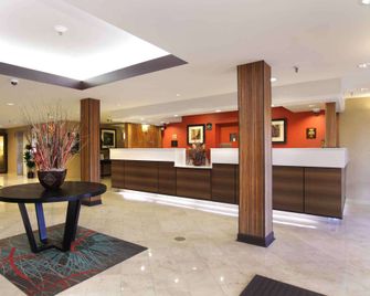 Wyndham Garden Jacksonville - Jacksonville - Receptionist