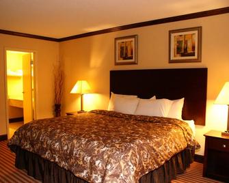 Rodeway Inn and Suites East Windsor - East Windsor - Bedroom