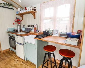 Honeybee Lodge - Woodhall Spa - Kitchen