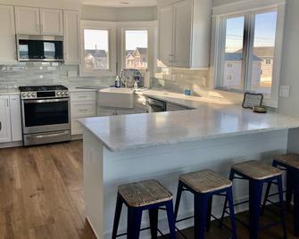 Beachfront beauty-59th Street, Sea Isle! Amazing views and close to everything! - Sea Isle City - Cocina