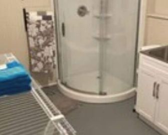 Newly remodeled poolside studio apartment on 6 acre horse farm - Acworth