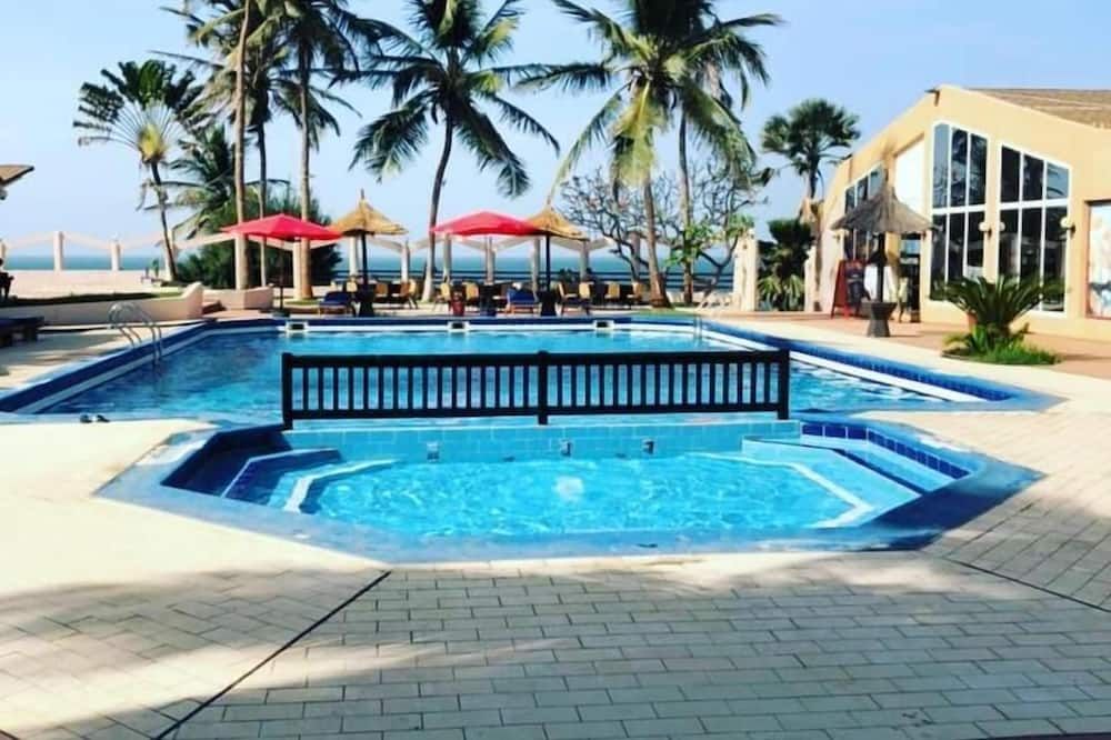 Tropic Garden Hotel - באנג'ול - בריכה