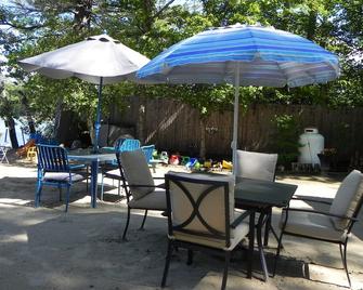 Family Friendly Lake Winnipesaukee Water Front.Boat launch across the street - Moultonborough - Patio
