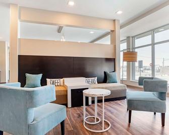 Sleep Inn and Suites Fort Walton Beach - Destin West - Fort Walton Beach - Living room